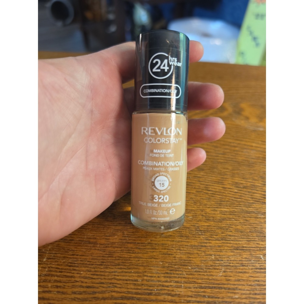 Revlon ColorStay 24HR Matte Finish SPF 15 Combination / Oily Skin 320 TRUE BEIGE - Picture 2 of 3